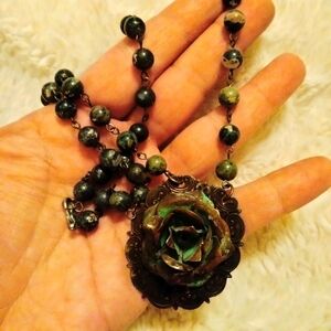 Green/Olive Rosette Beaded Necklace 💚